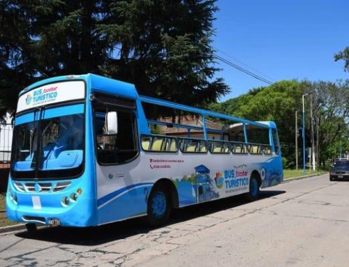 Opinan los lectores: «El bus turístico está tirado hace años en el predió de Tránsito»
